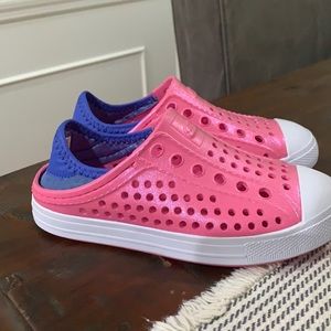 Girls pink Skechers Guzman shoes